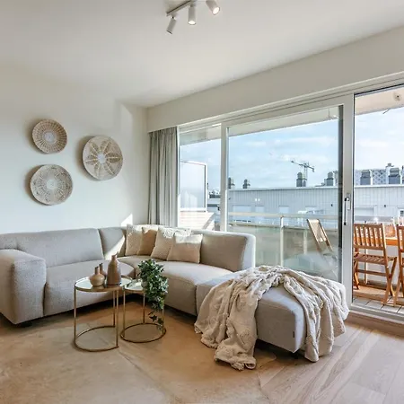 Modern With Terrace On Prime Location * קנוקה-הייסט