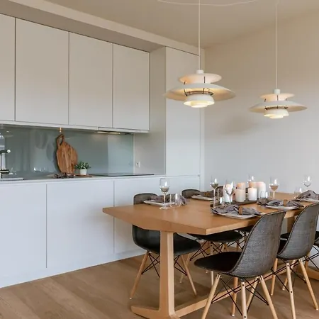 Modern With Terrace On Prime Location * קנוקה-הייסט