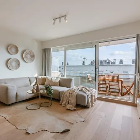 Modern With Terrace On Prime Location * קנוקה-הייסט