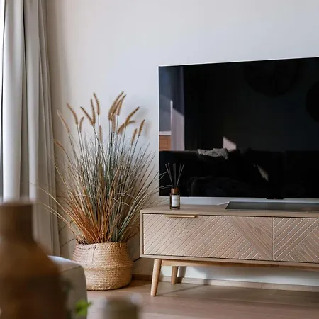 דירה Modern With Terrace On Prime Location *